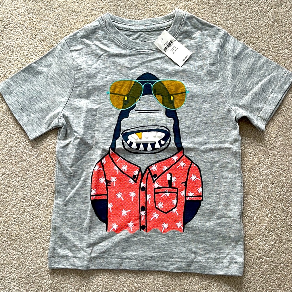 NWT Gap t shirt
